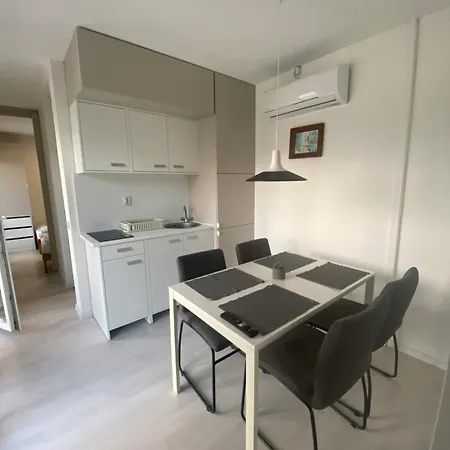 Kertvarosi Apartament *