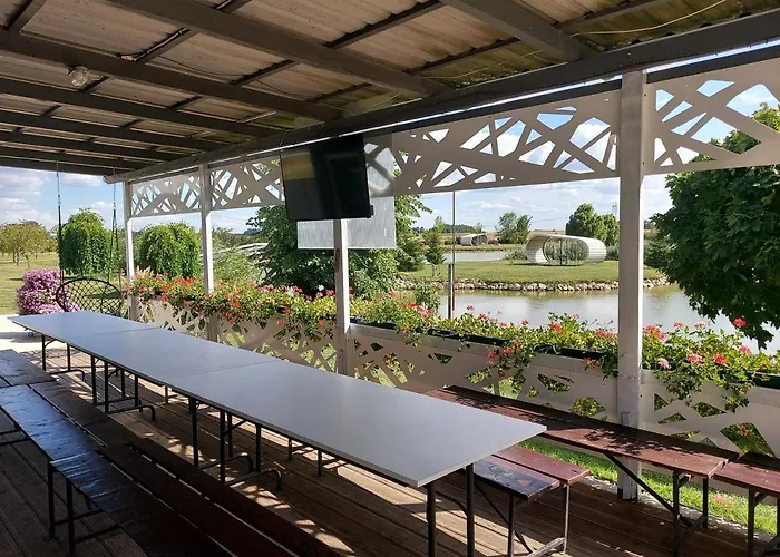 Kertvarosi Apartment *